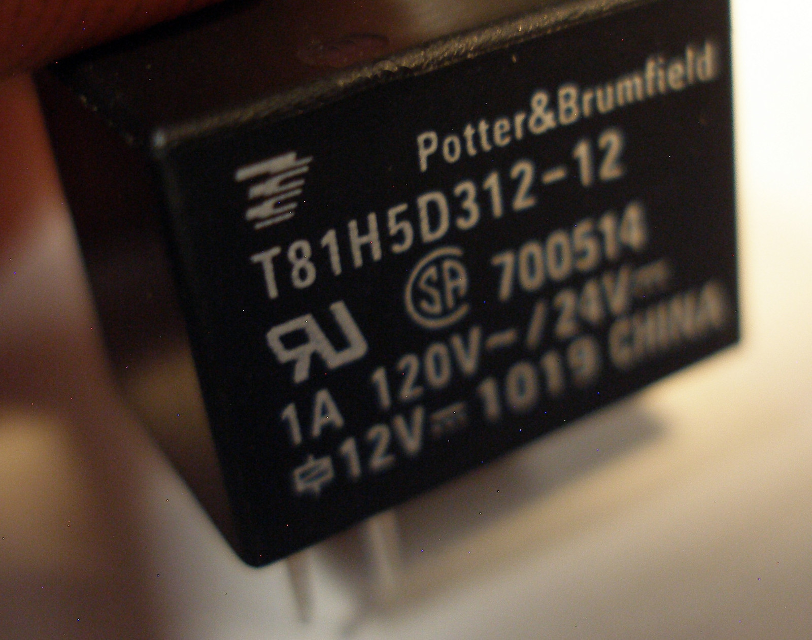Potter & Brumfield T81H5D312-12 SPDT SNS COIL 12V 1A Through Hole Signal Relay