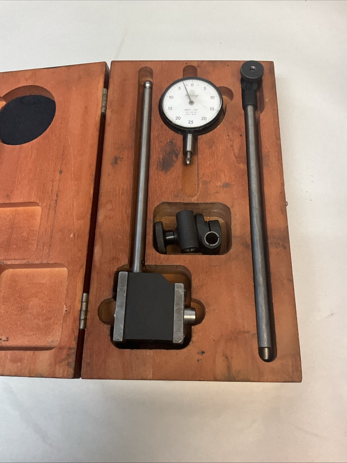 Starrett 657 Magnetic Base and Post Assembly w/ 2922-08 Indicator w/Case  READ
