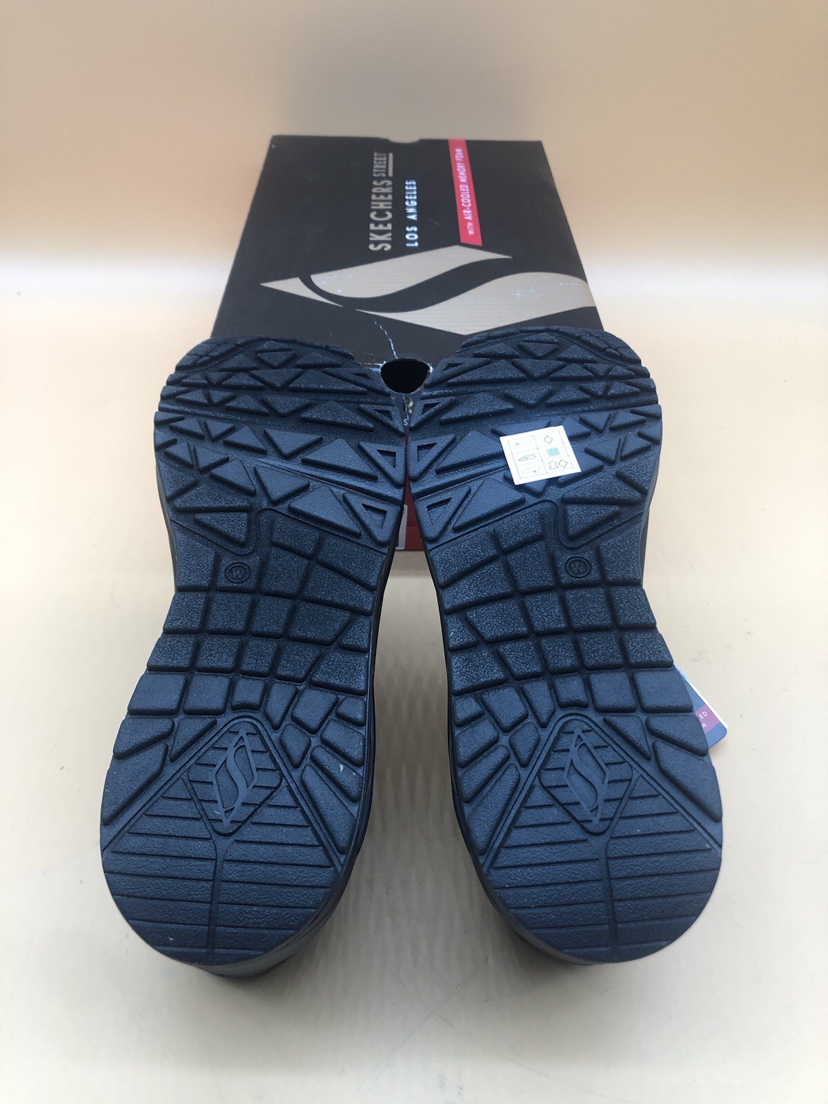 Skechers Womens Uno Stand On Air 73690 Black Running Shoes Sneakers Size 8.5 W *