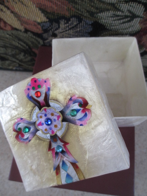 1211 * CROSS ~ CAPIZ SHELL TRINKET BOX