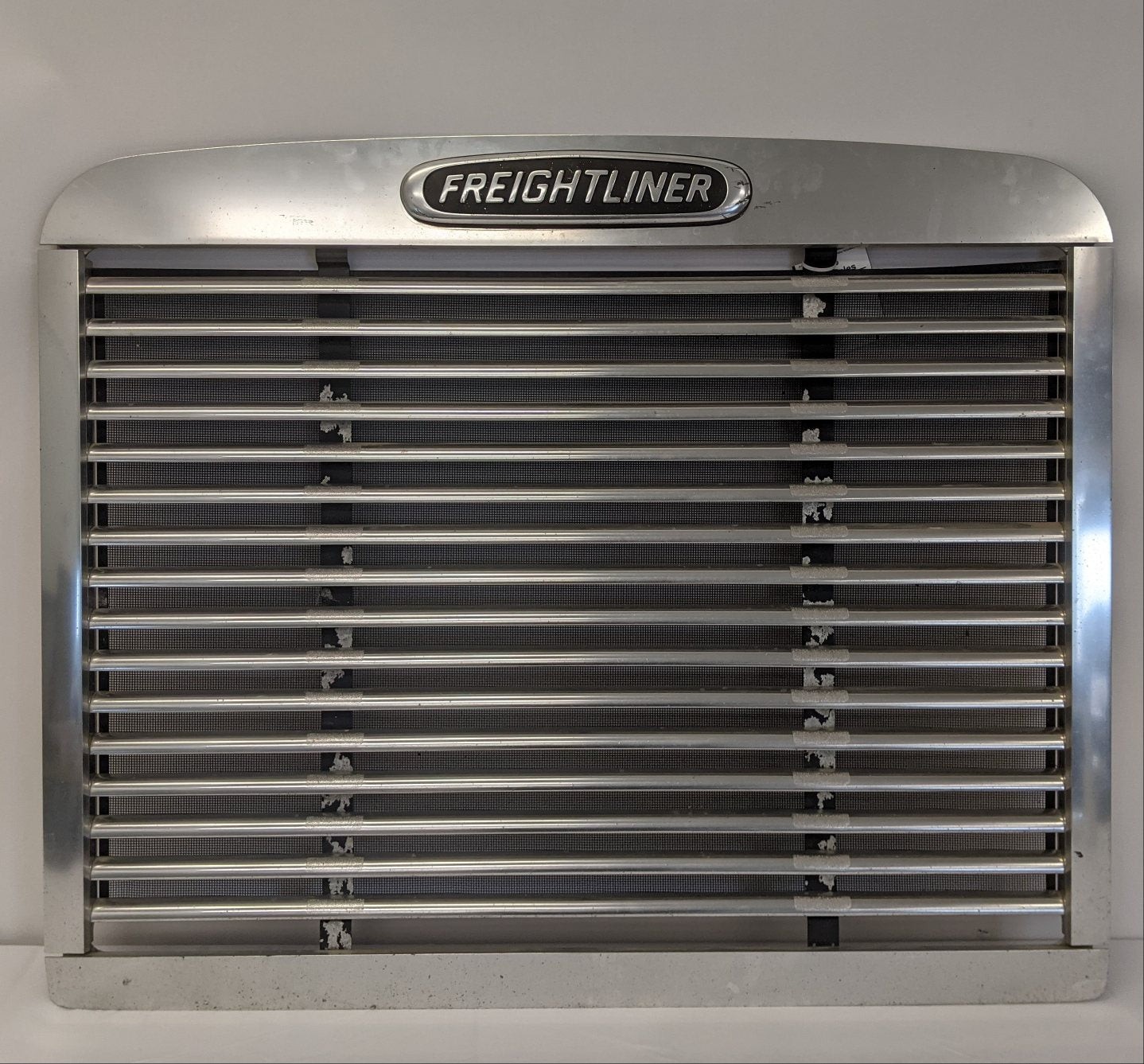 Used Freightliner FLD 112 Grille - P/N A17-12934-001