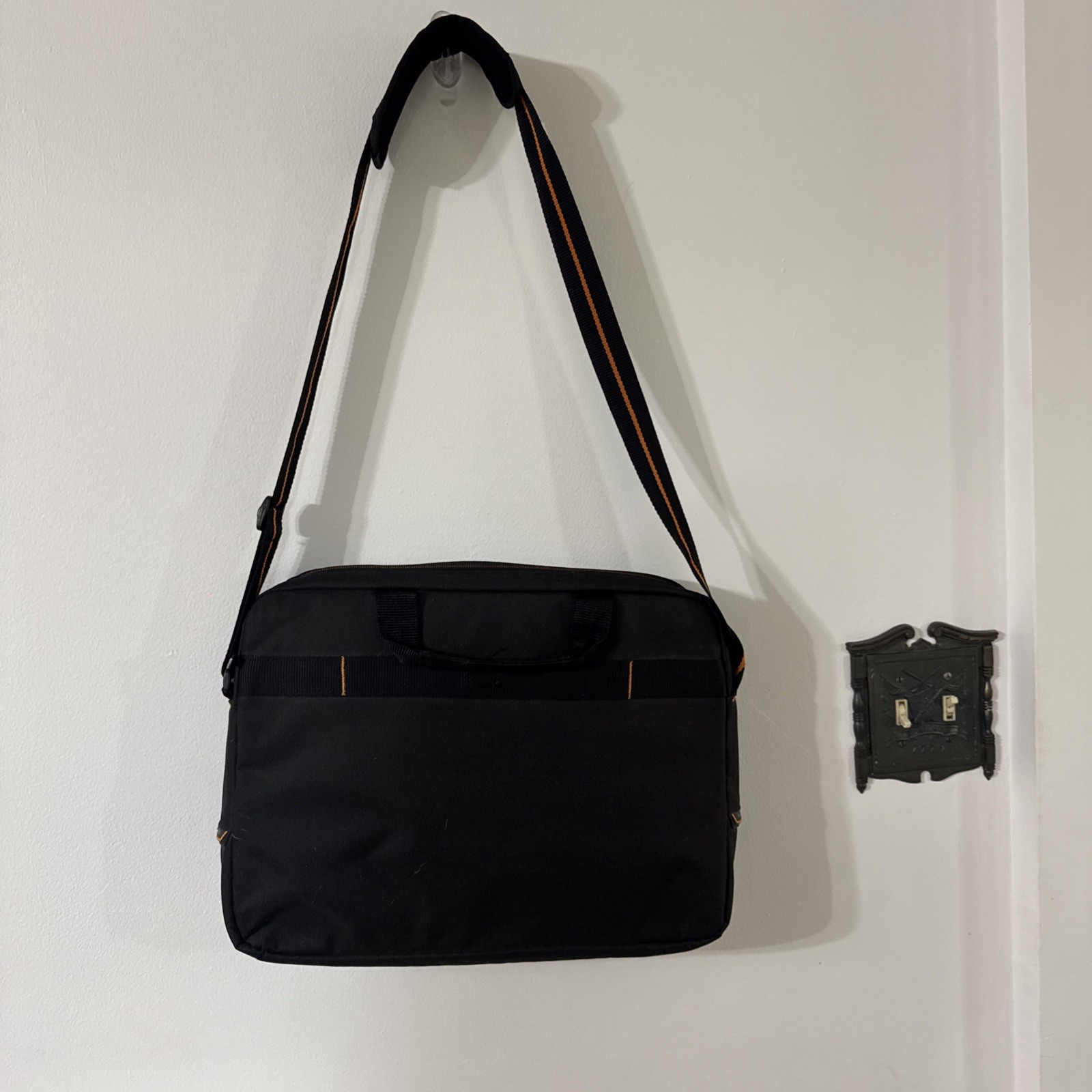 Solo Black Padded Laptop Computer Carrying Case Bag Tote 3 Zippered Pockets NWT