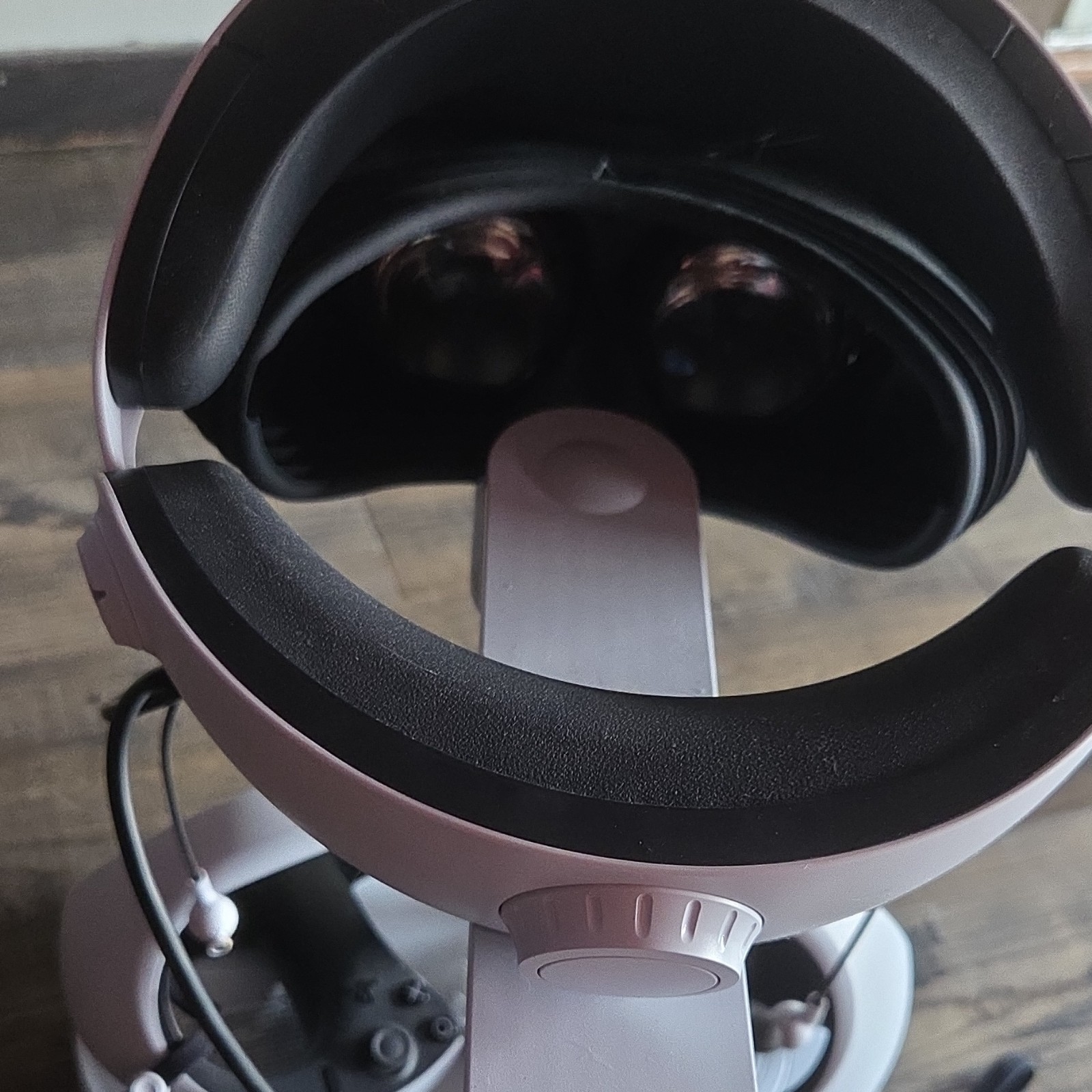 White PS5 VR2 Headset & Controllers with Adaptive Charging Stand