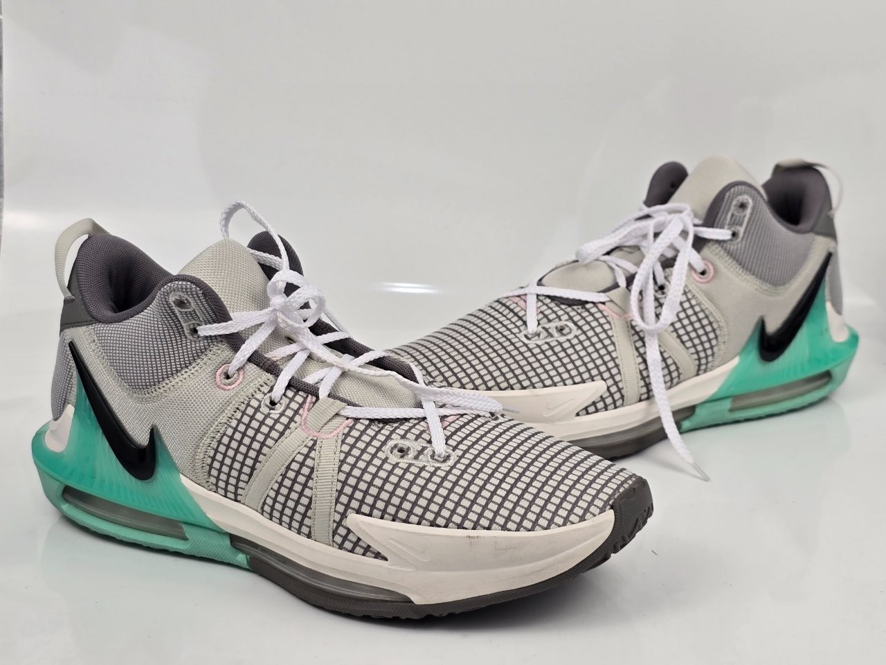Nike LeBron Witness 7 Light Bone Flat Pewter Black Basketball Shoes Men’s 11