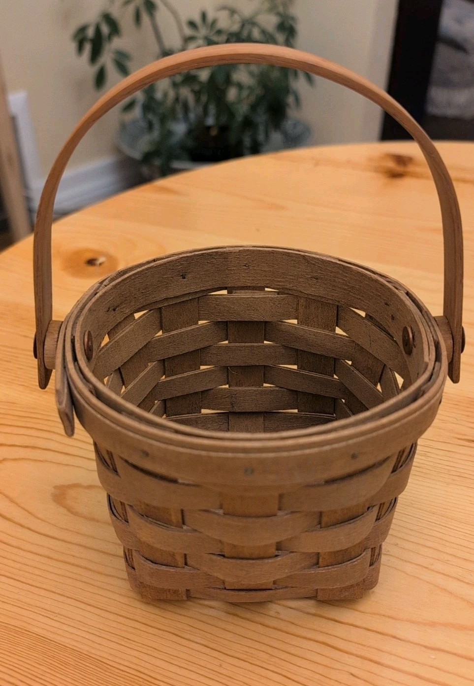 1988 Small Longaberger Fruit Basket with Swing Handle
