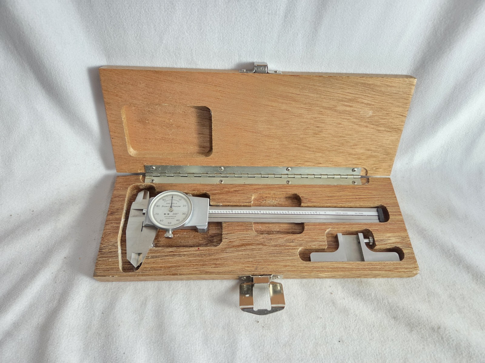 Brown & Sharpe 599-579-4 Dial Caliper 0-6” Swiss Made Tool w/depth Bar & Box