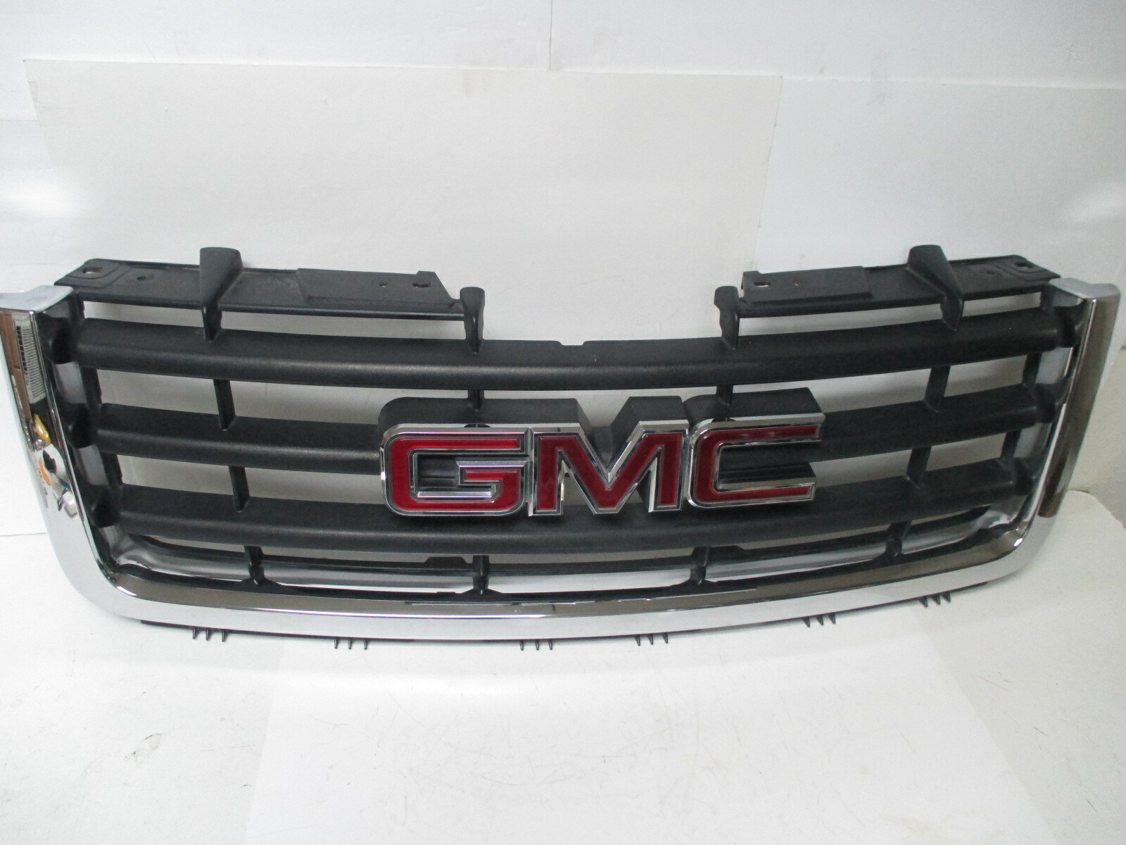 07-13 GMC SIERRA UPPER GRILLE 15201485