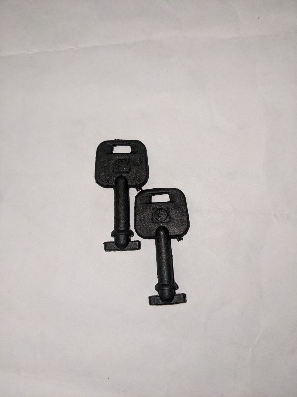Merfin Dispenser Key for Paper Towel & Toilet Tissue Dispensers - (2/pk.)
