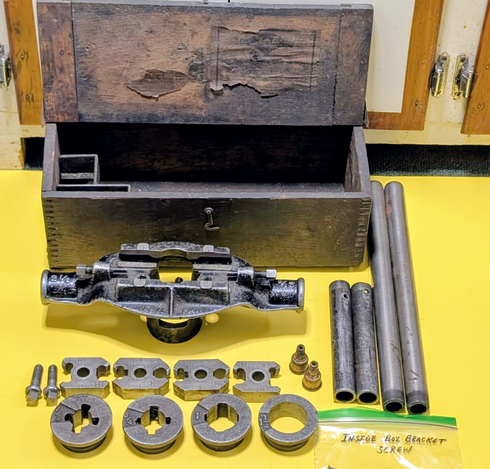 Antique Early Reed Mfg Co Pipe Threader Set w/ Box 1/2–1¼ R Dies Erie PA