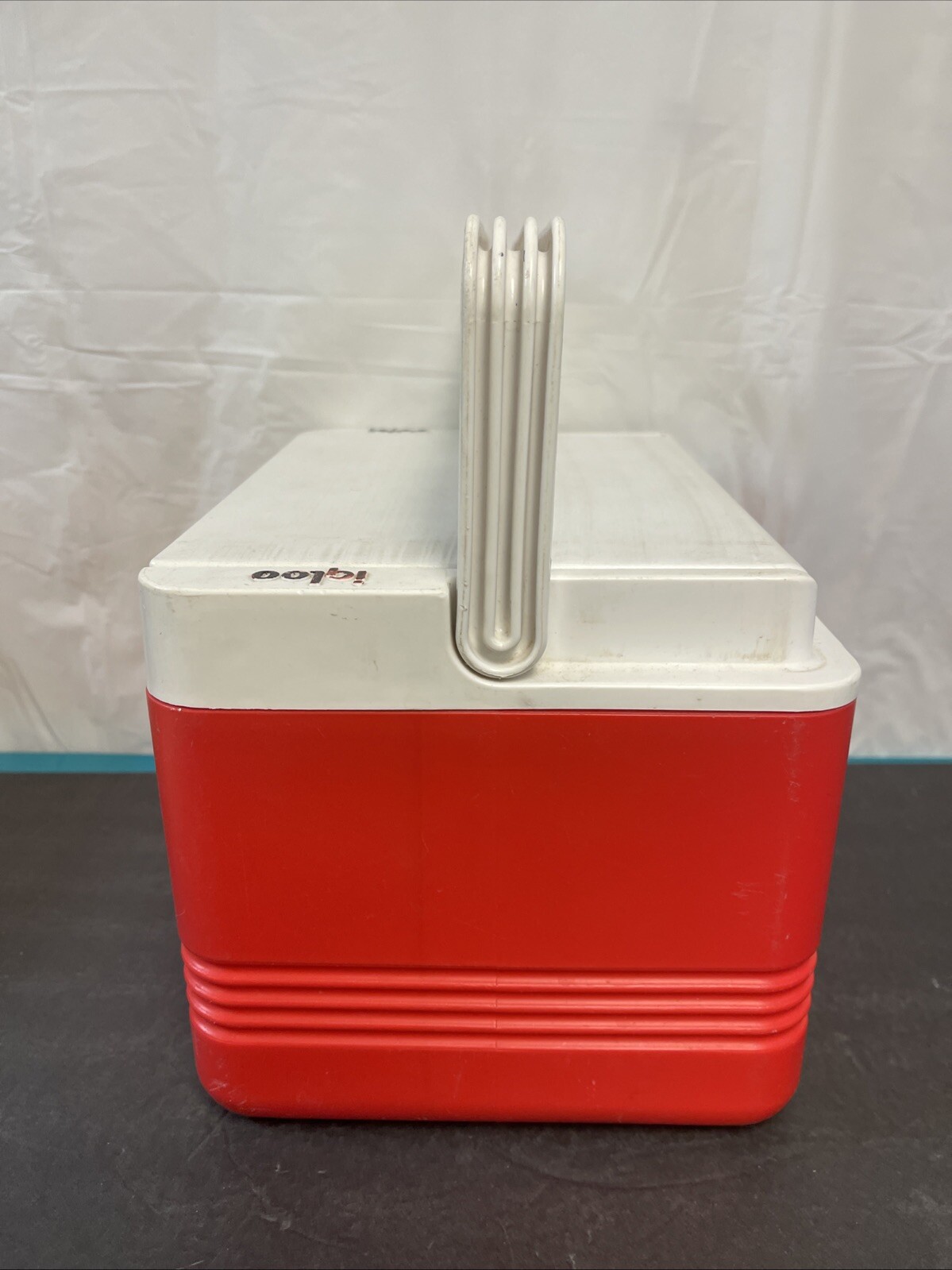 Vintage Igloo Legend 6 Red/ White Cooler Flip Top