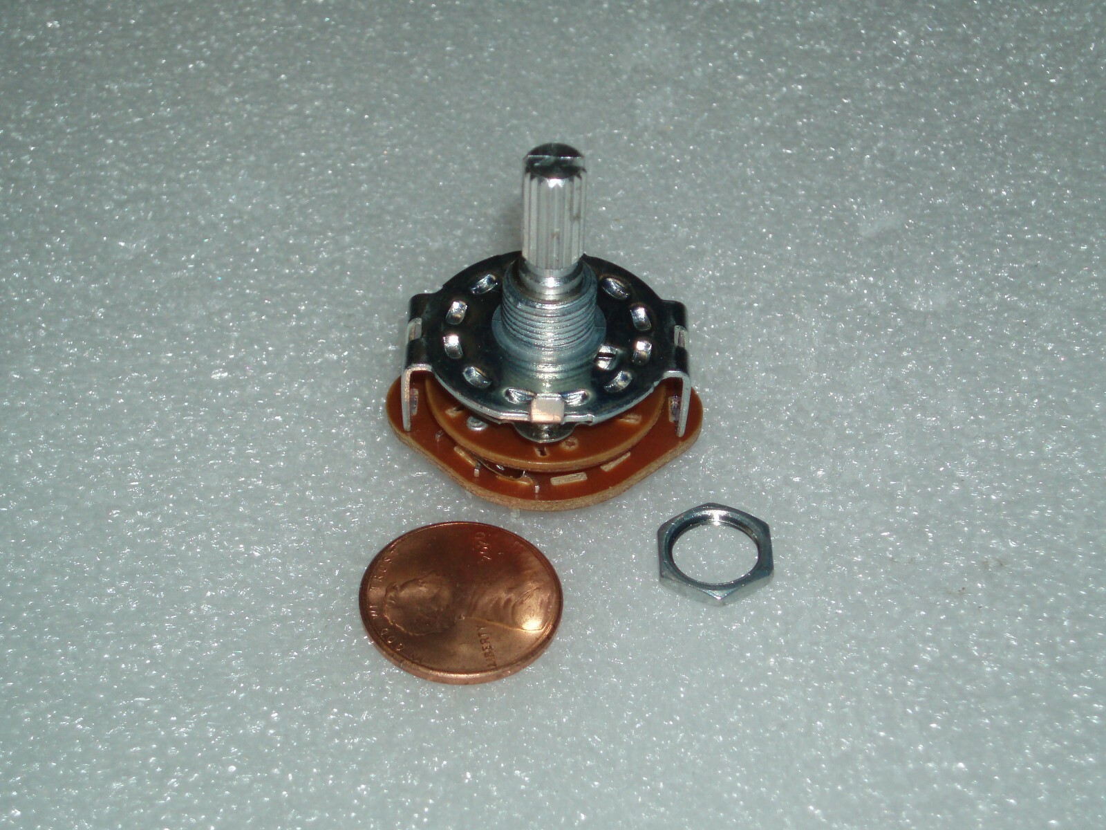 one Rotary Switch 2 Pole 4 Position shaft OD=6mm