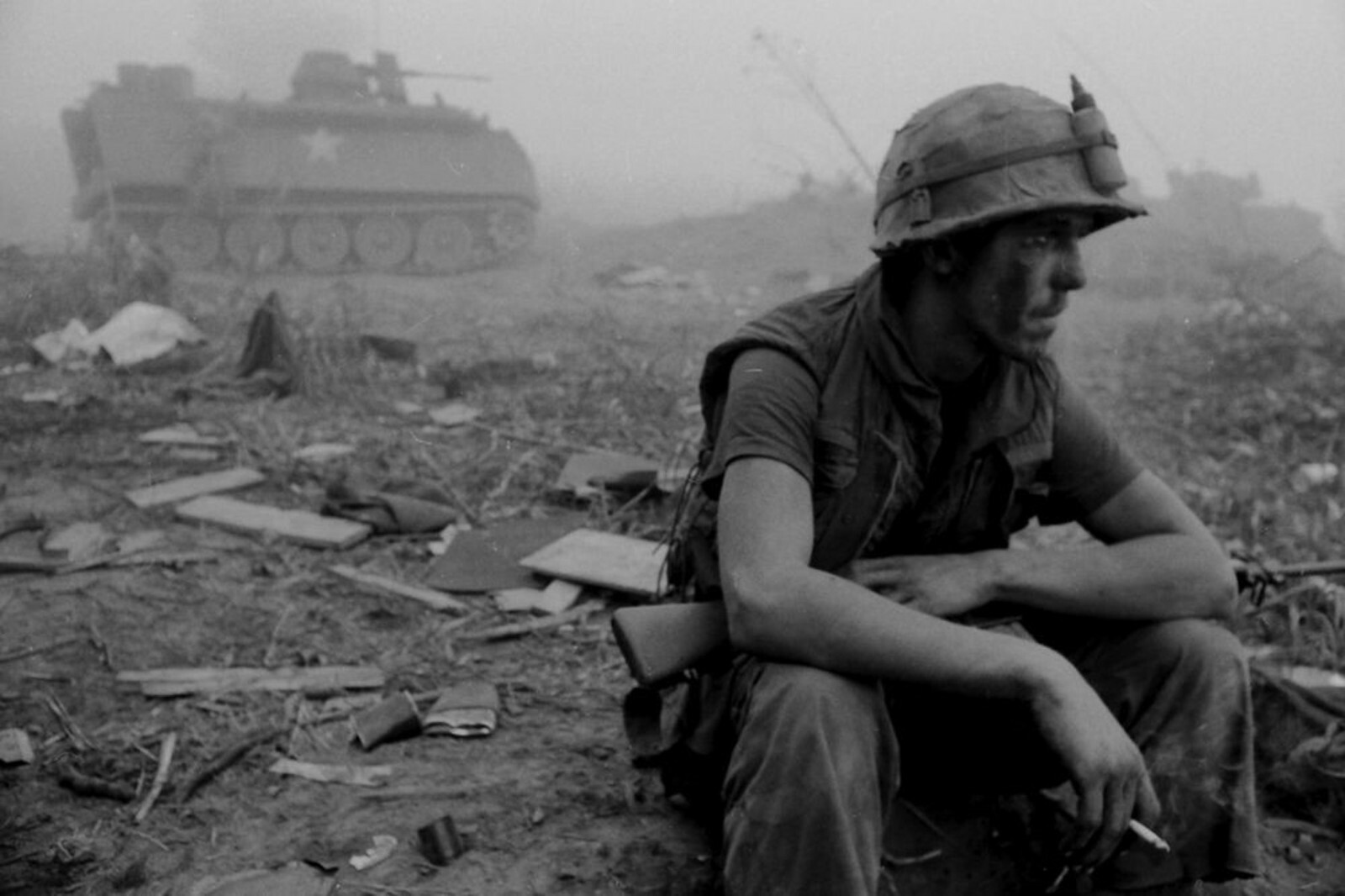 US Army soldier sits beside an APC in the fog Vietnam Photo Glossy 4*6 in K002