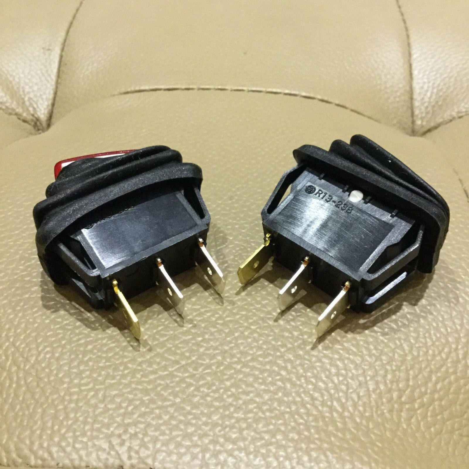2pcs SCI R13-238 16A 250V 2 Pins NO-OFF Rocker Switch With red lamp