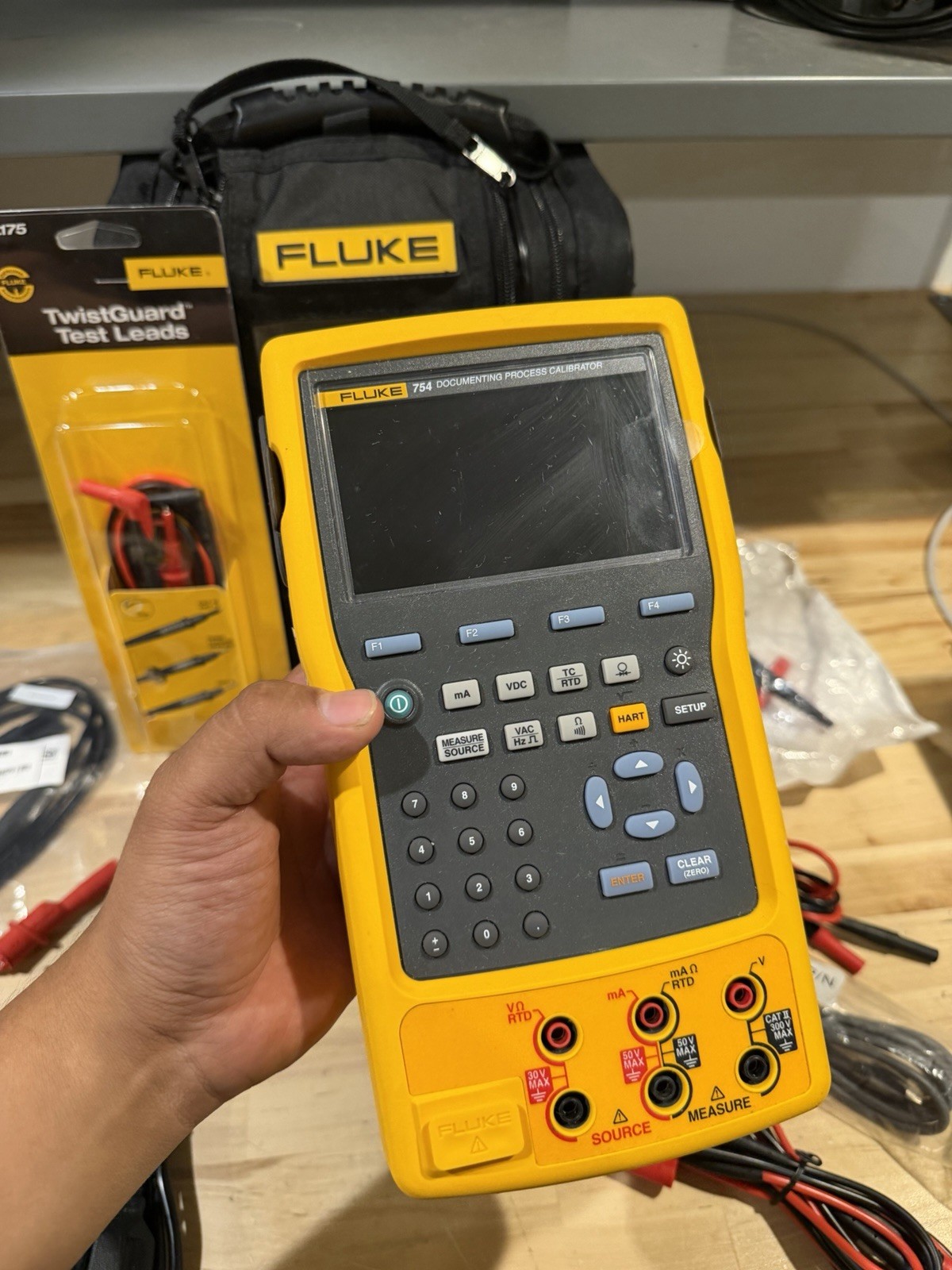 FLUKE 754 DOCUMENTING PROCESS CALIBRATOR W/ ACCESSORIES (TESTED) FREE SHIPPING