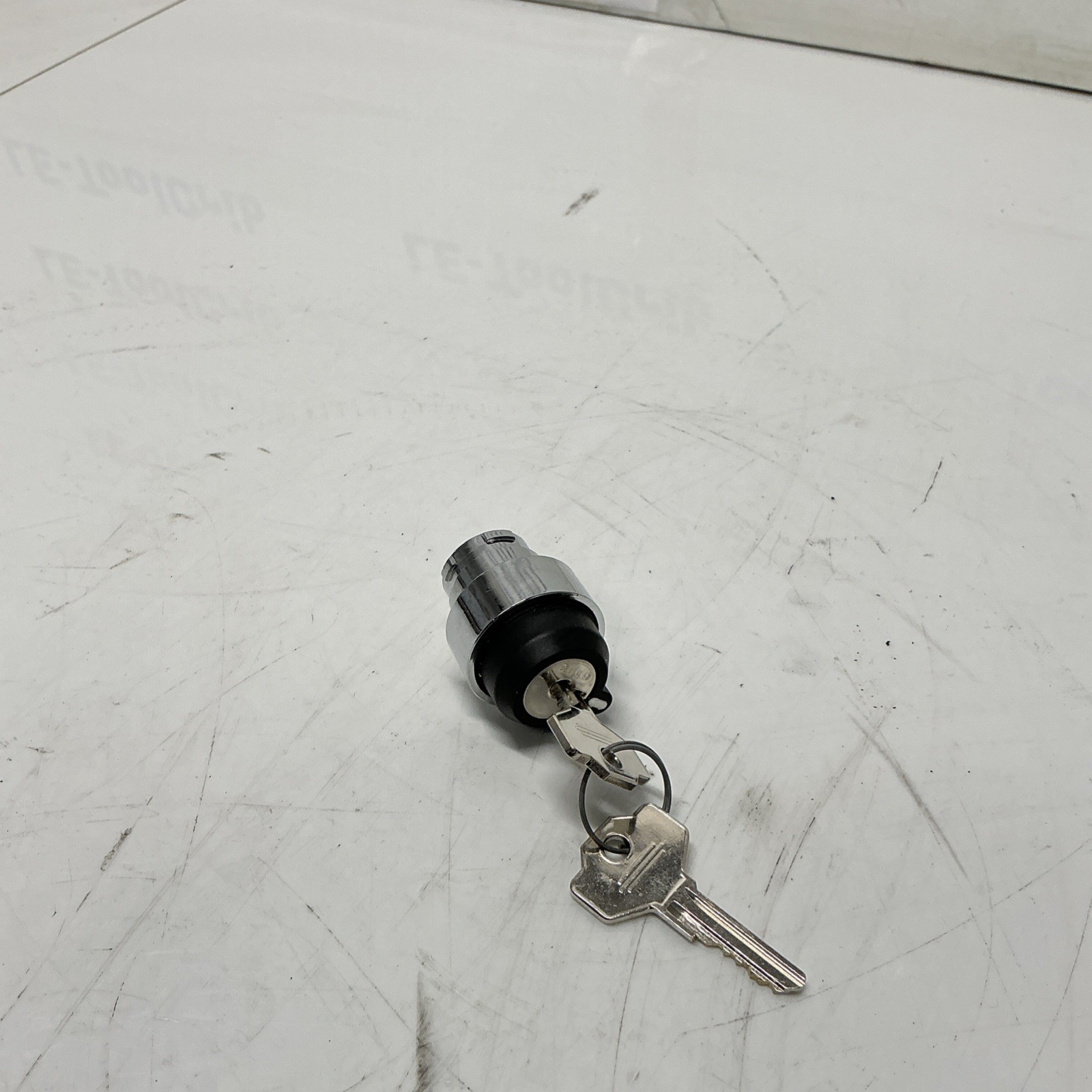 Unbranded G513 Keyed Selector Switch With 2 Keys W-449