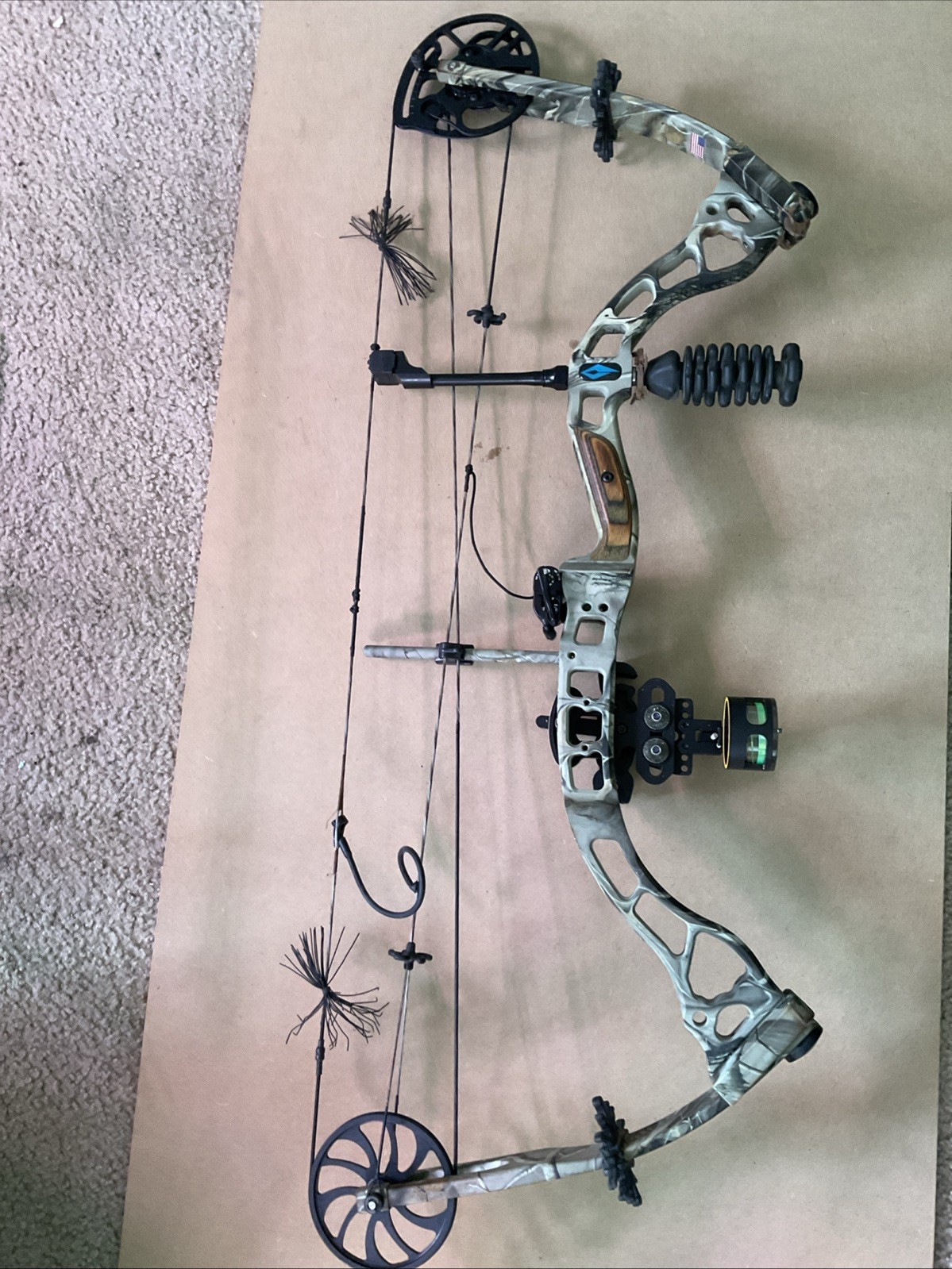 DIAMOND ARCHERY STUD RH BOW