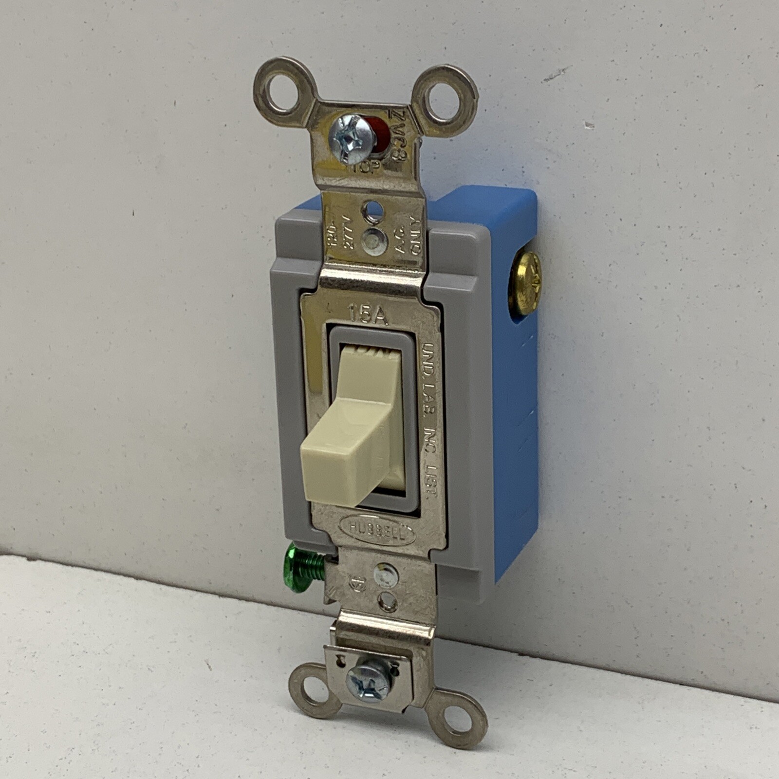 Hubbell HBL1381I 3-Position Maintained Contact SPDT Toggle Switch 15A 2-Circuit