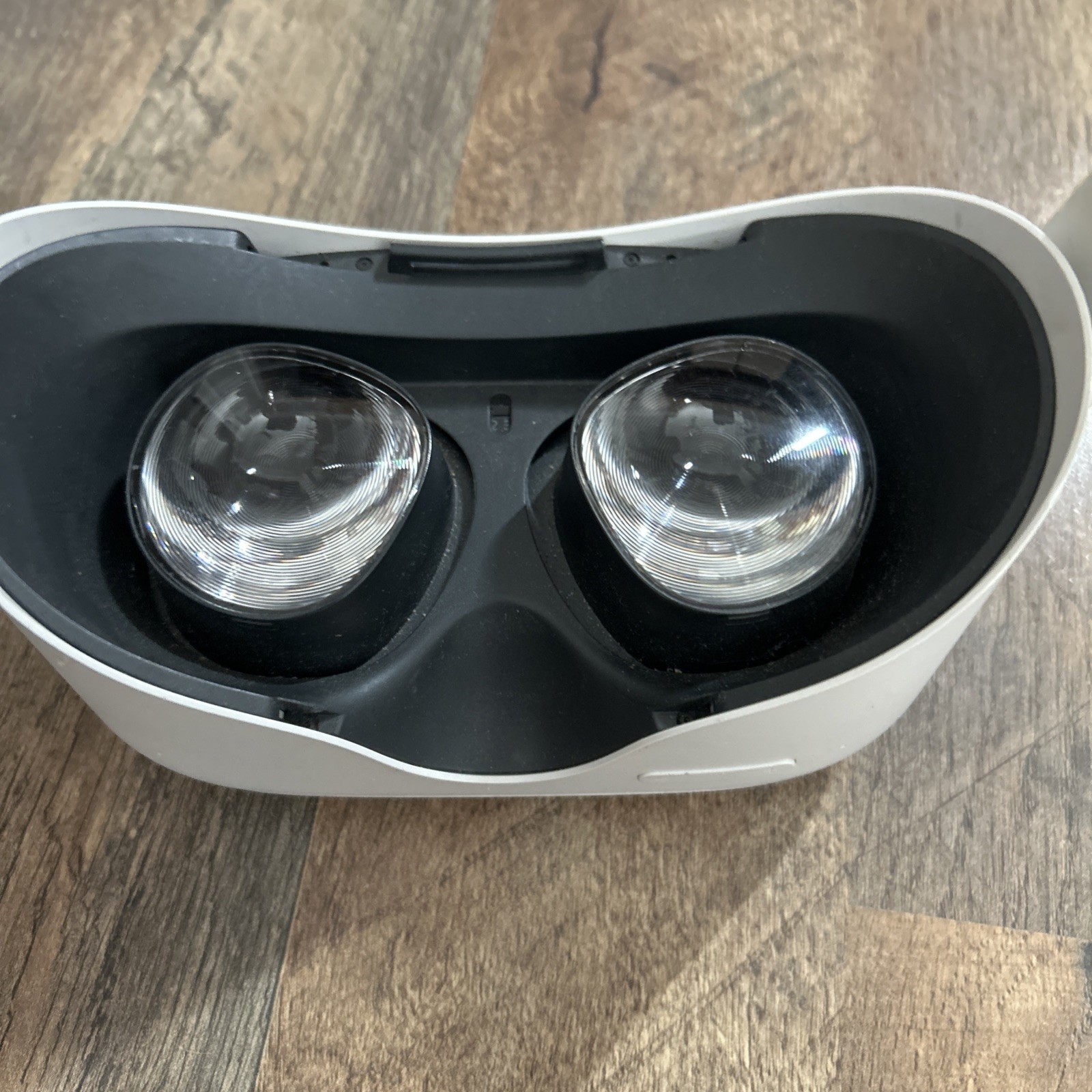 Meta Quest 2 - Headset Only - Unknown Storage - CHARGES THEN THATS IT -