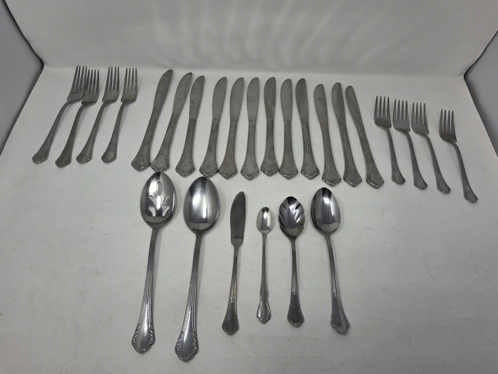 Lot of 26 Reed & Barton Vauxhall Stainless Select Flatware