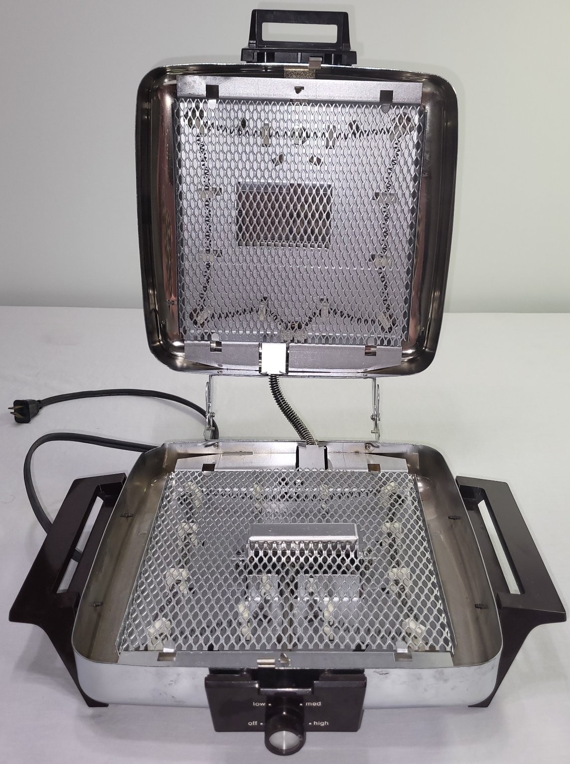 Toastmaster Model 269A Waffle Baker Stainless Steel Removable Reversible Plates