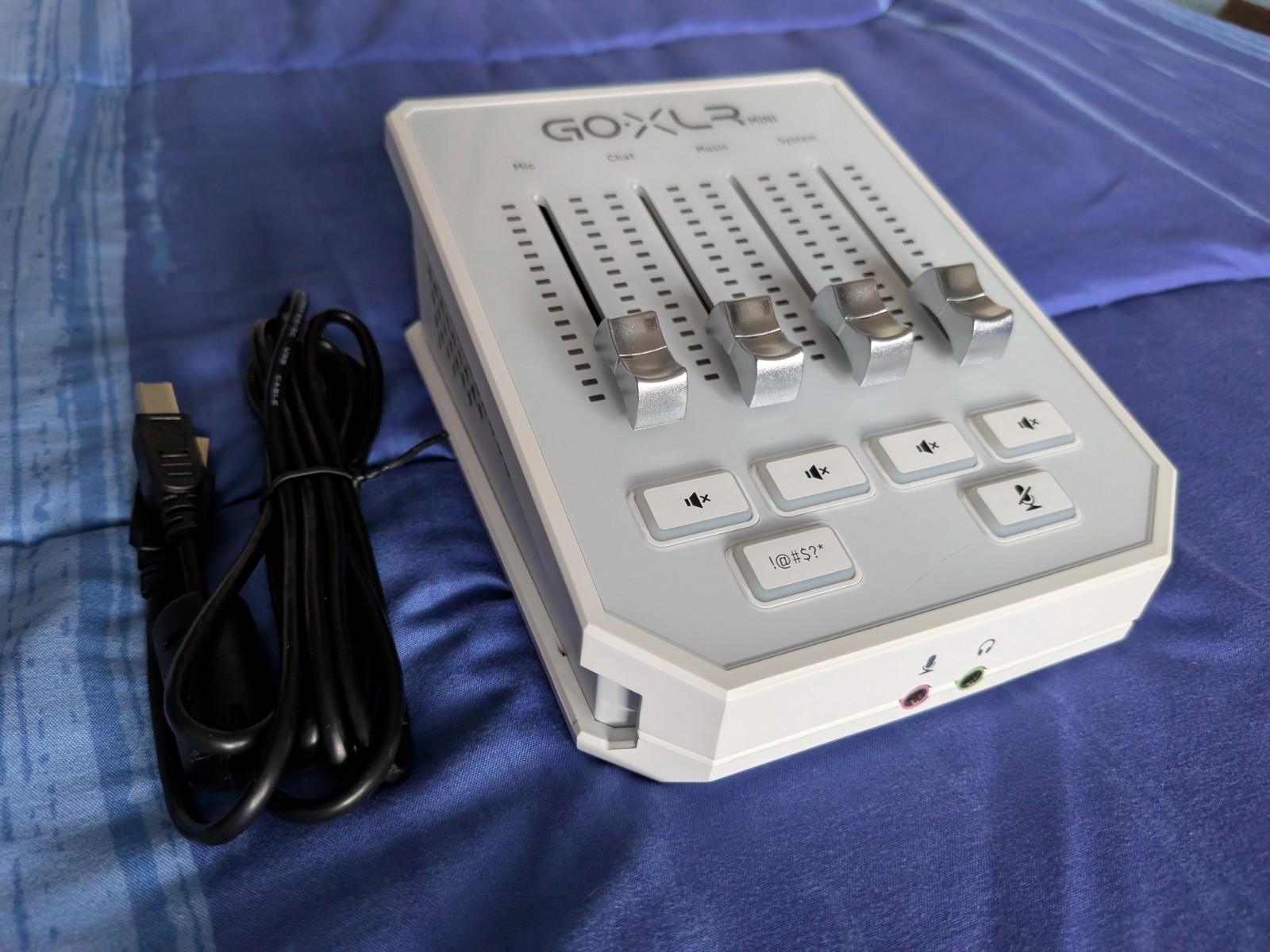 TC-Helicon GoXLR Mini USB Audio Interface Desktop Mixer Streaming (White)