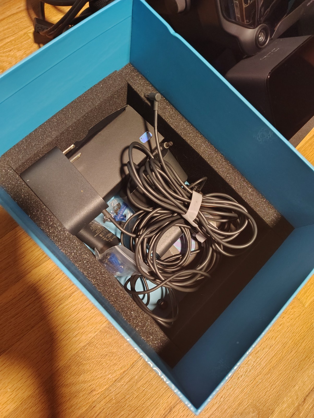 Valve Index PC VR Headset Full Kit w/ 1.0 Base Stations & Vive Controllers