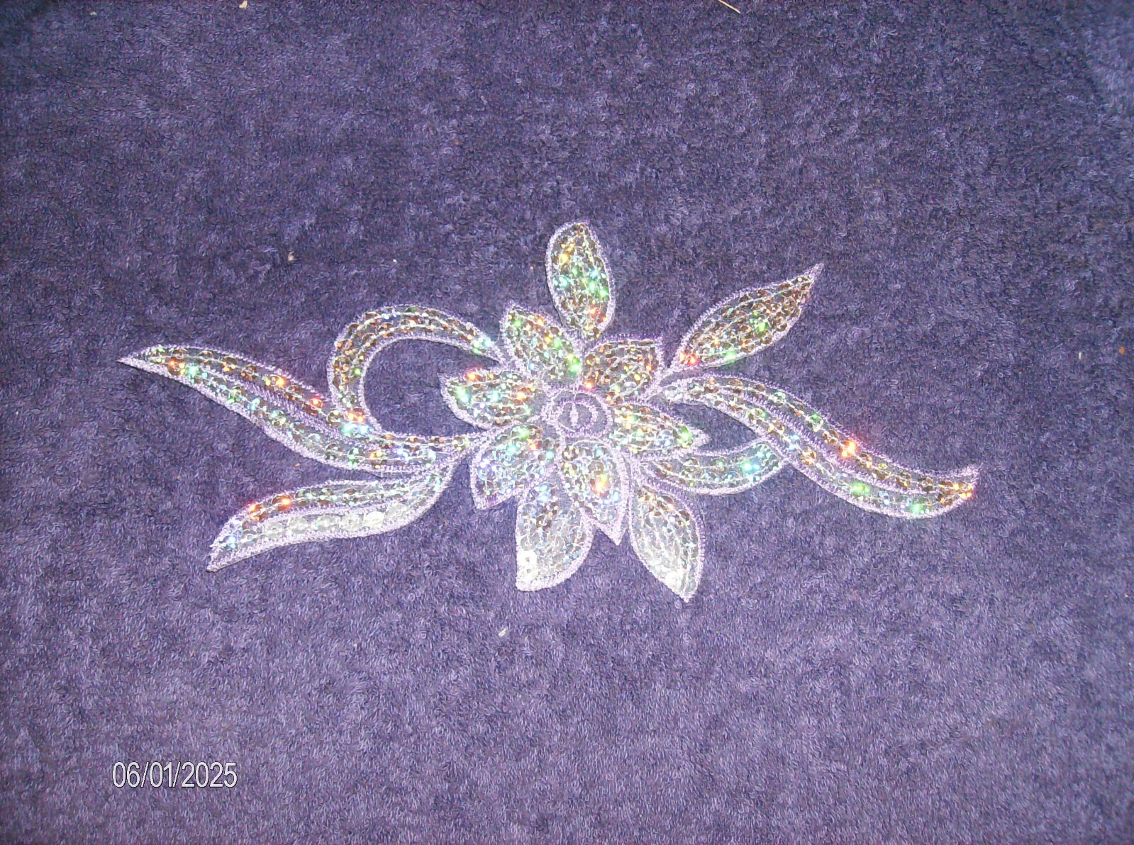 80 PC GLUE-ON VIOLET PURPLE FLOWERS CRAFS RESIN NEW SALE #34