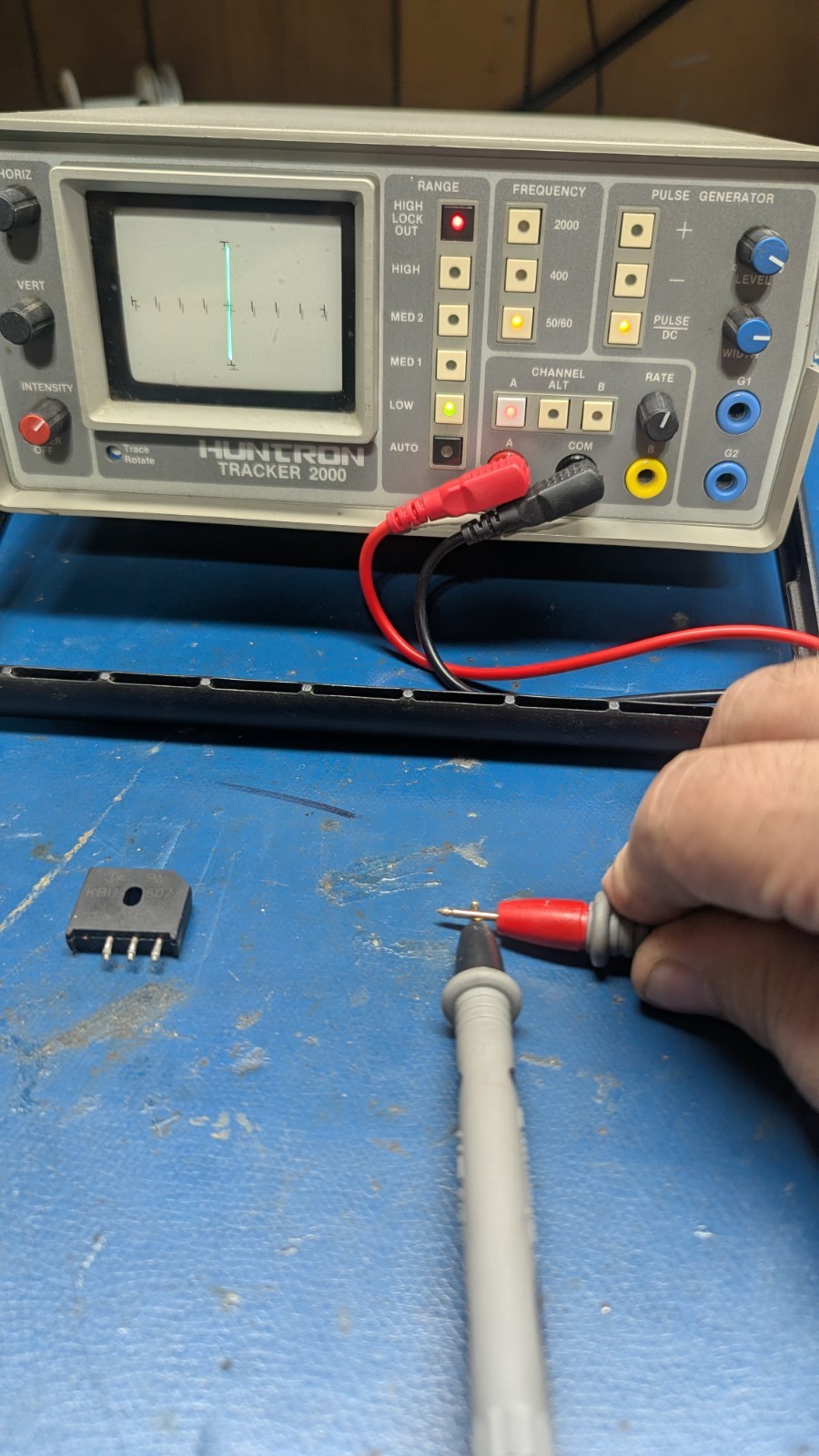 Huntron Tracker 2000 Circuit Analyzer