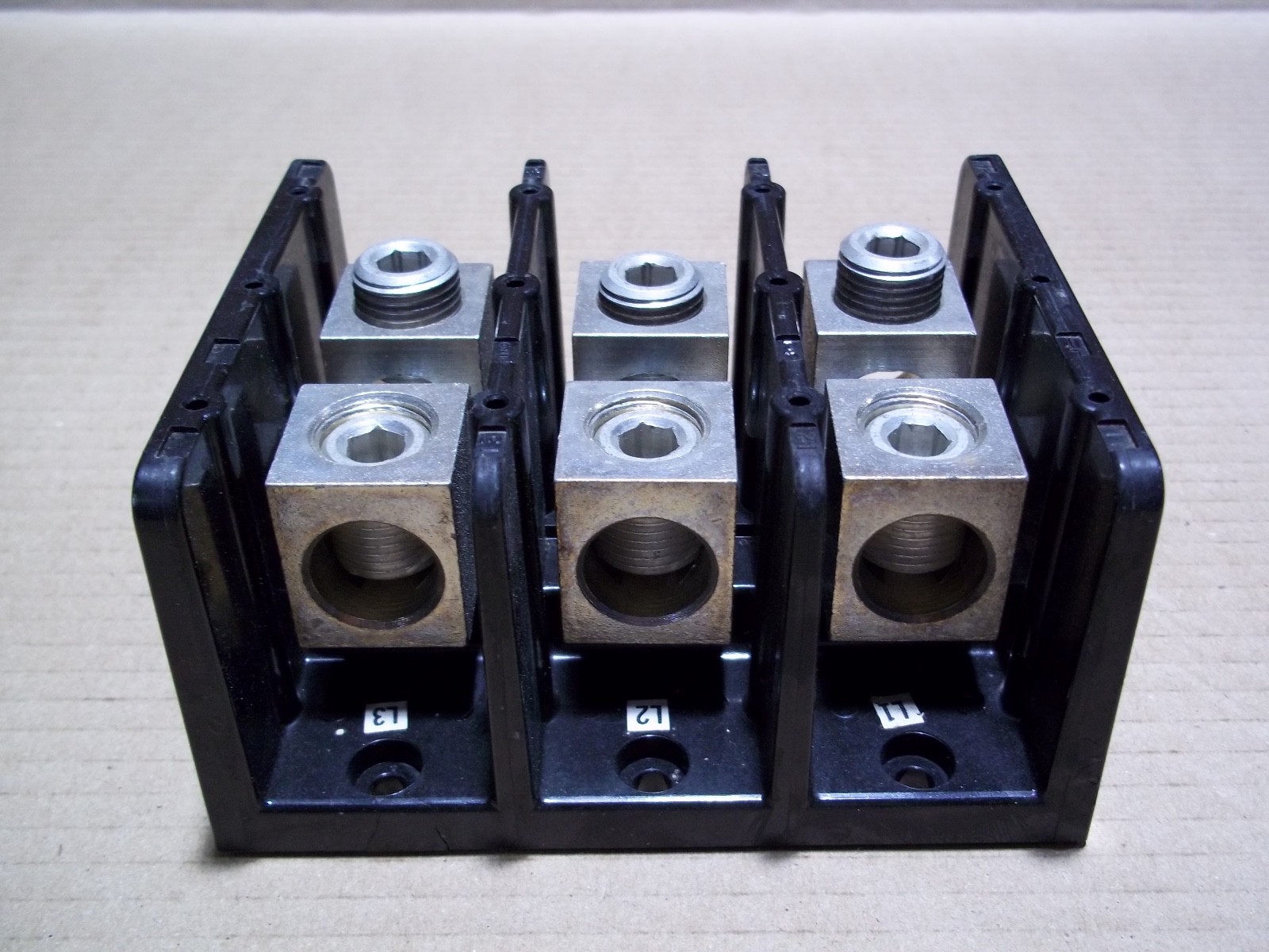Marathon 1433126 PDB Power Disbribution Block 3 Pole 350MCM 600V 310A