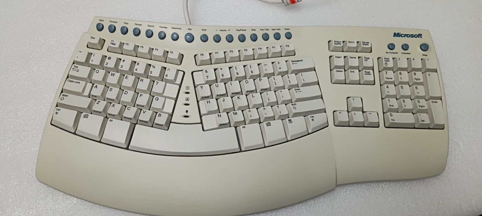 Vintage Microsoft Natural Pro Ergonomic USB PS/2 Keyboard Barely used