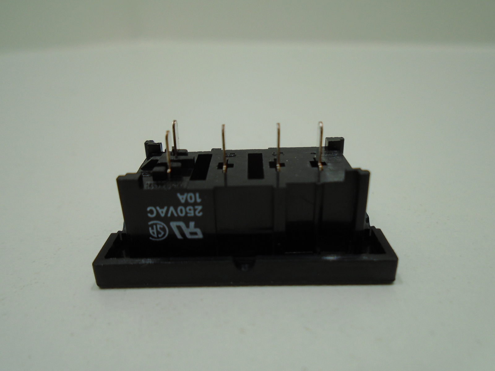 *NEW* (32 PIECES) IDEC SH1B-62 RELAY SOCKET 9K903