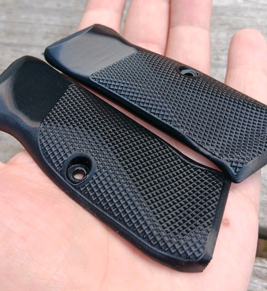 CZ 75, 85, SP-01 Full Size Pistol Grips Checkered Pattern Black