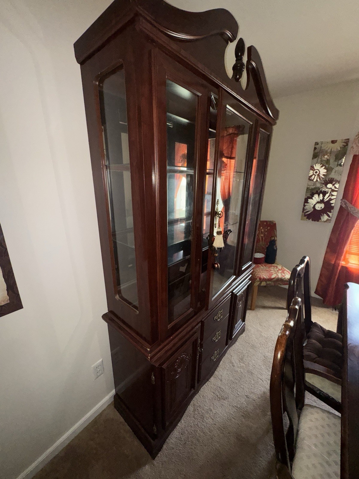 Dining Room set $800 (Buffet, Hutch, Table And 6 Chairs)