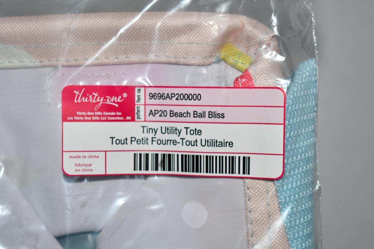 Thirty One TINY Utility Tote in Beach Ball Bliss NWT
