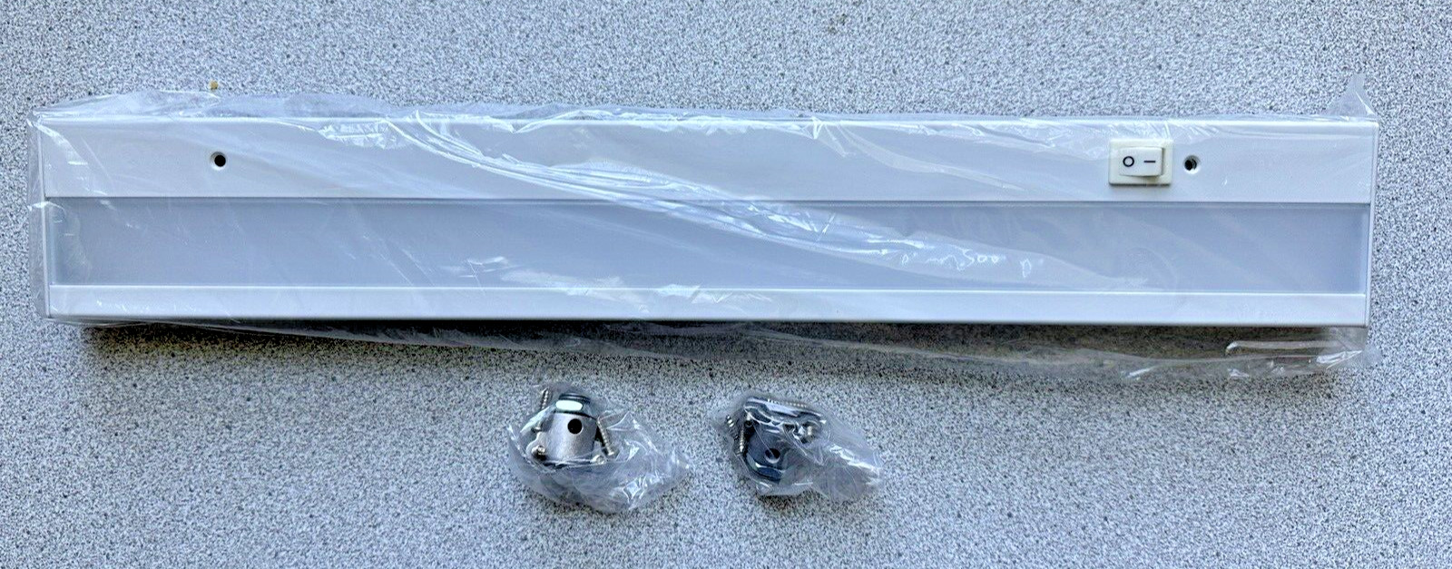 NEW WAC Under Cabinet Lighting BA-ACLED18-927-WT LIGHT BAR 18" 2700K White 120v
