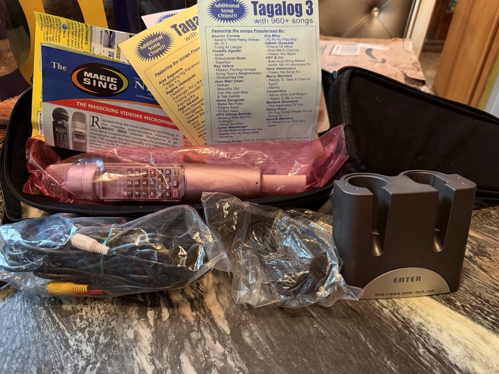 Magic Sing II Enter Tech Karaoke Set. Microphone cartridge, Case, Wires & Stand