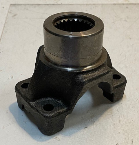 End Yoke C-268391 | 3-5/8" L 2-1/2" W 32mm Bore 8mm Bolt Holes 24-Spline