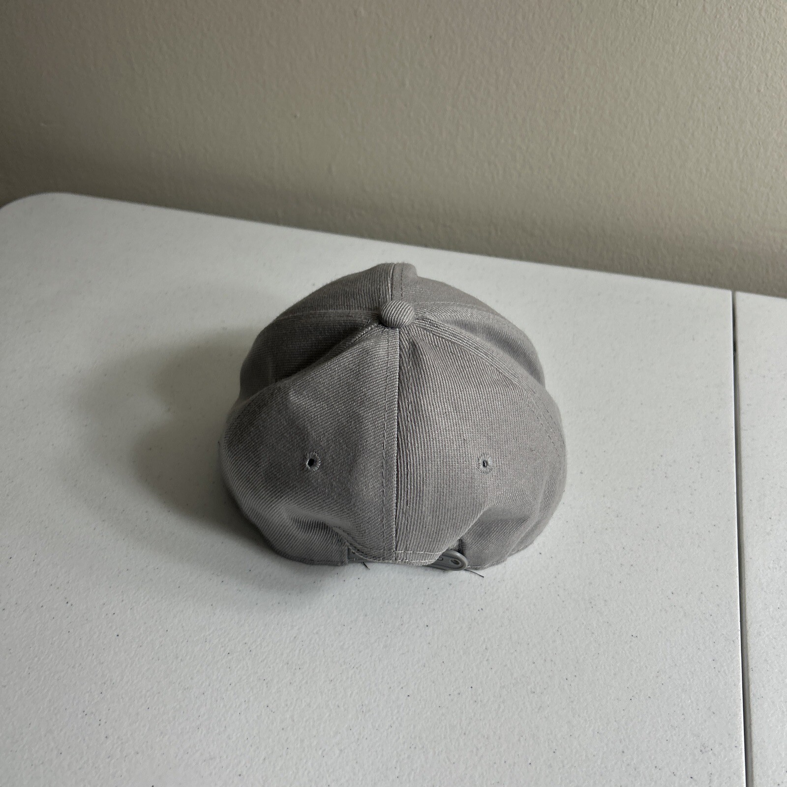 Apex Legends Adjustable Strap Gray Hat Youth Size