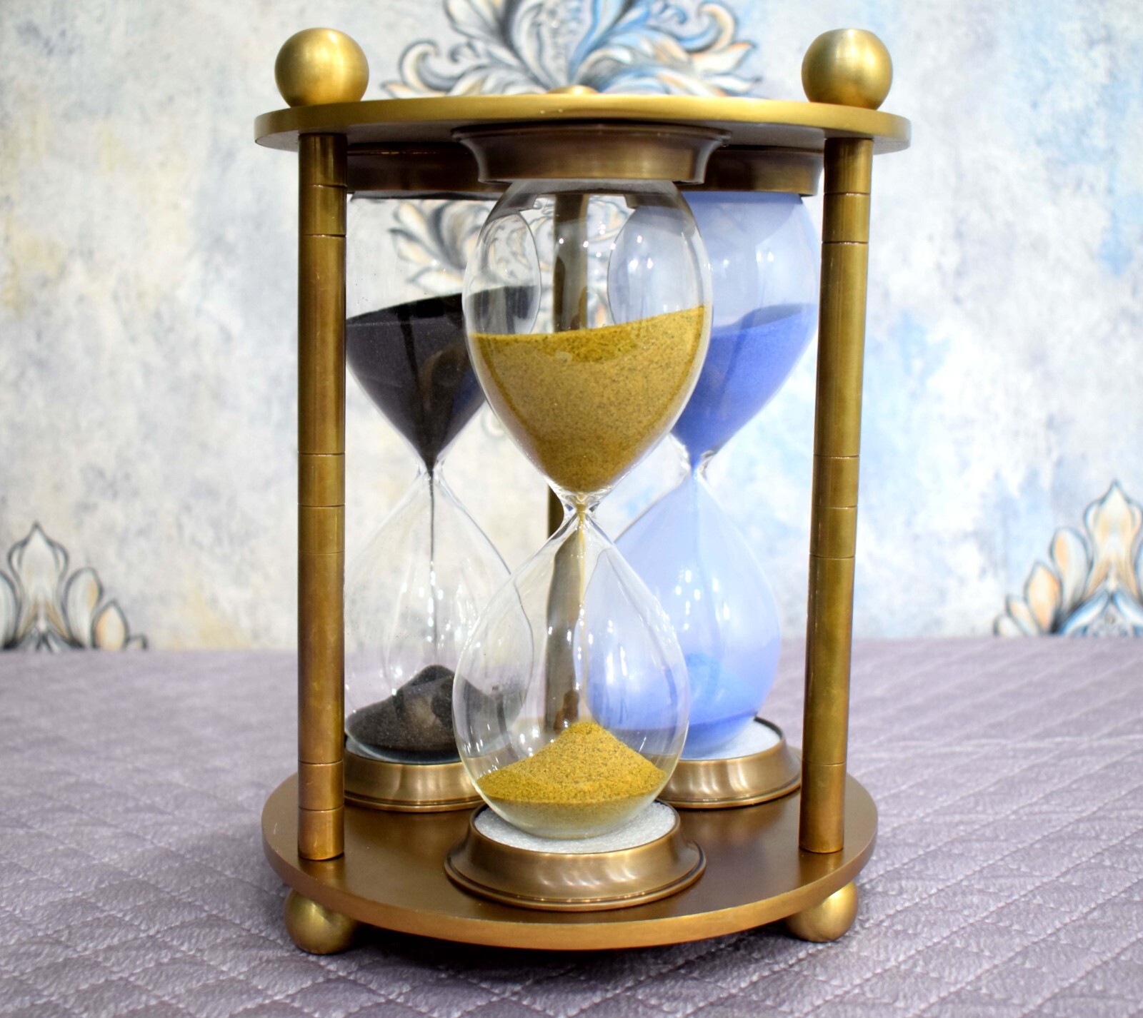 "Luxuriously Crafted 3-Rod Brass Sand Timer, Unique Timepiece Combining Classic