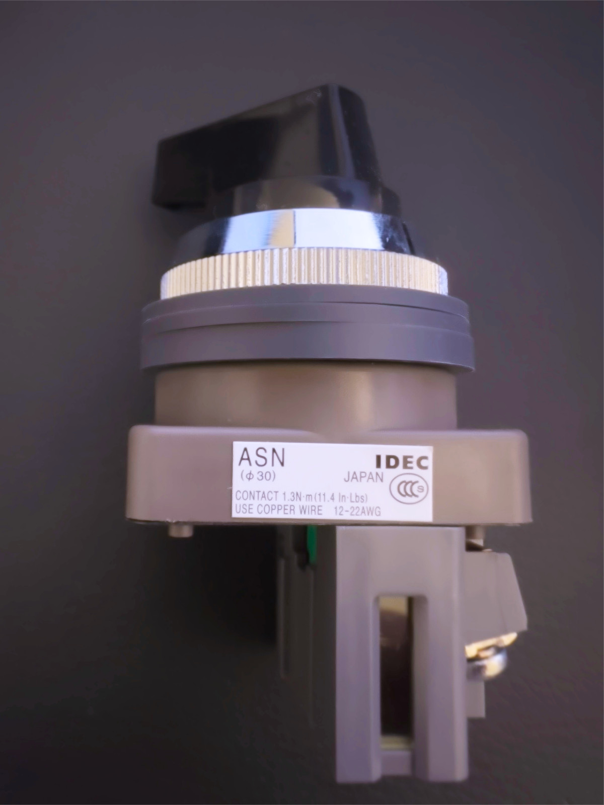 ASN3L10 IDEC 2-Position Selector Switch 1-NO Lever Operator Maintained Action