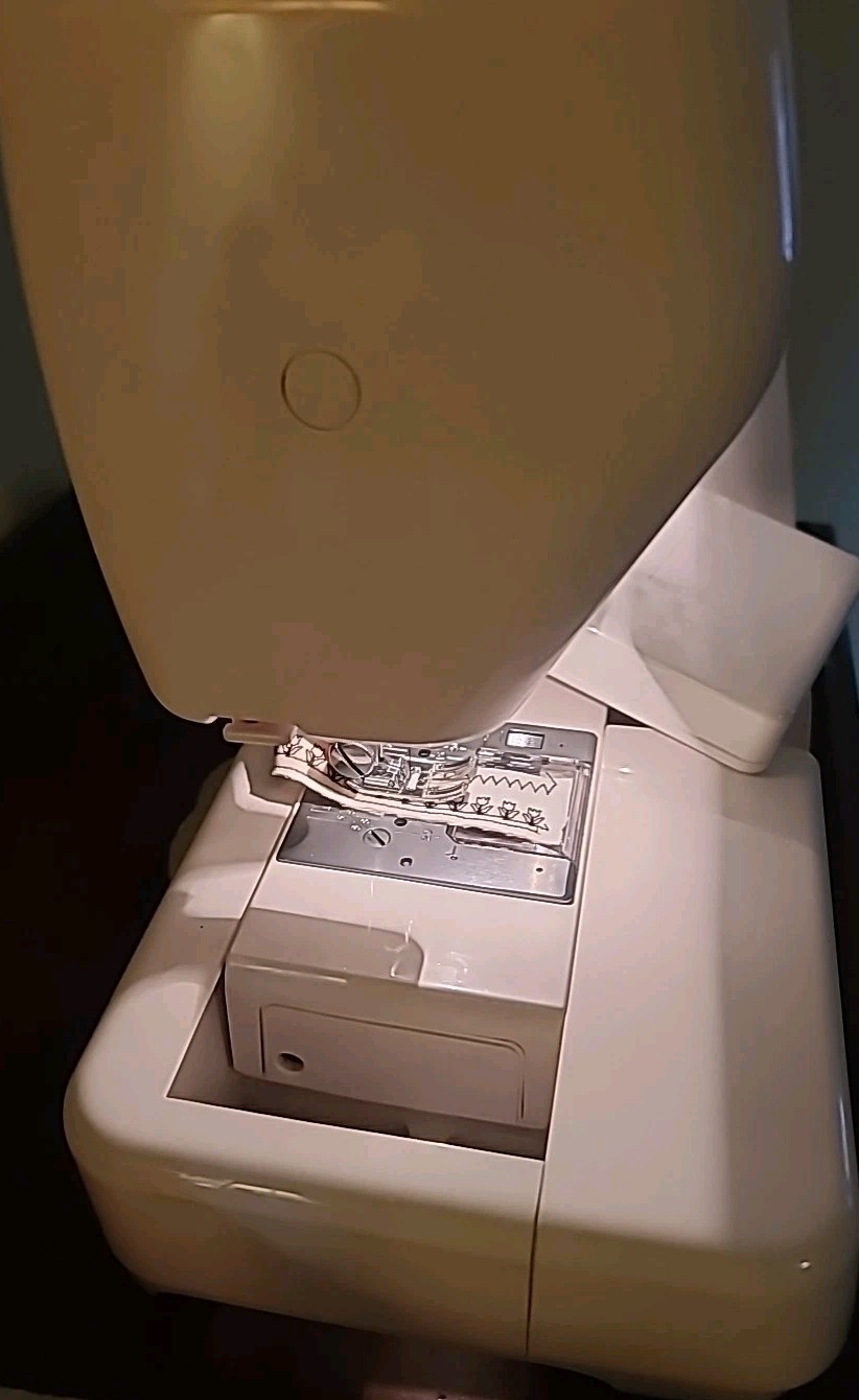 Janome Memory Craft 4900 QC Computerized Sewing & Quilting Machine