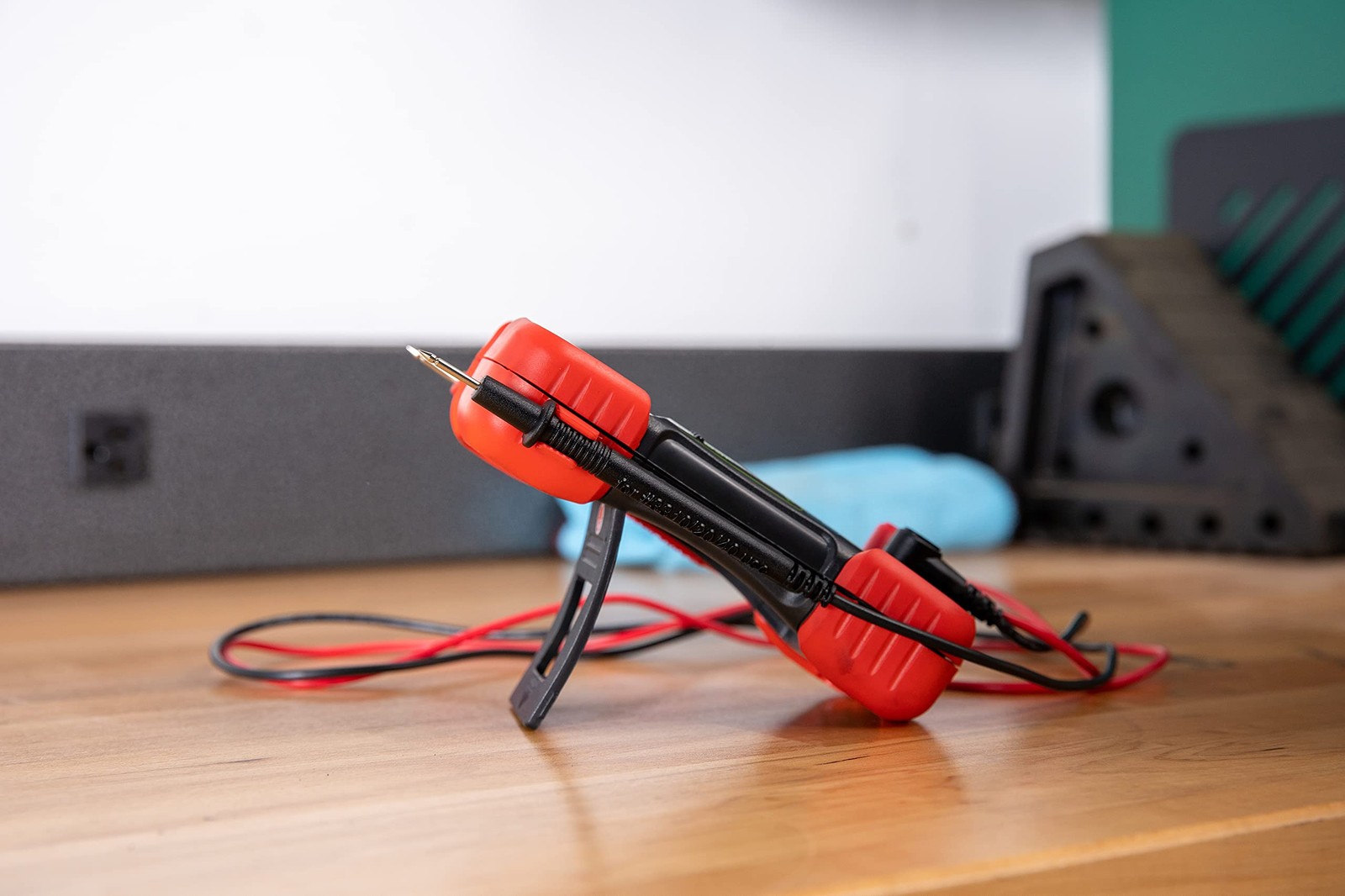 Innova 3320 Auto-Ranging Digital Multimeter Red & Black