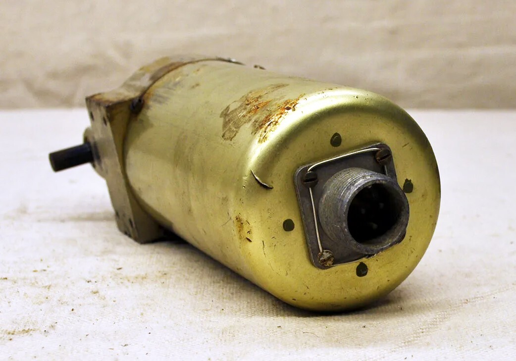 Aircraft Control Motor / Barber-Colman / EYLC2334