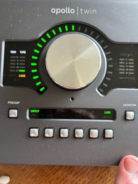 UNIVERSAL Audio Apollo Twin MKII UAD-2 Duo Core Thunderbolt Audio IOB Powers On