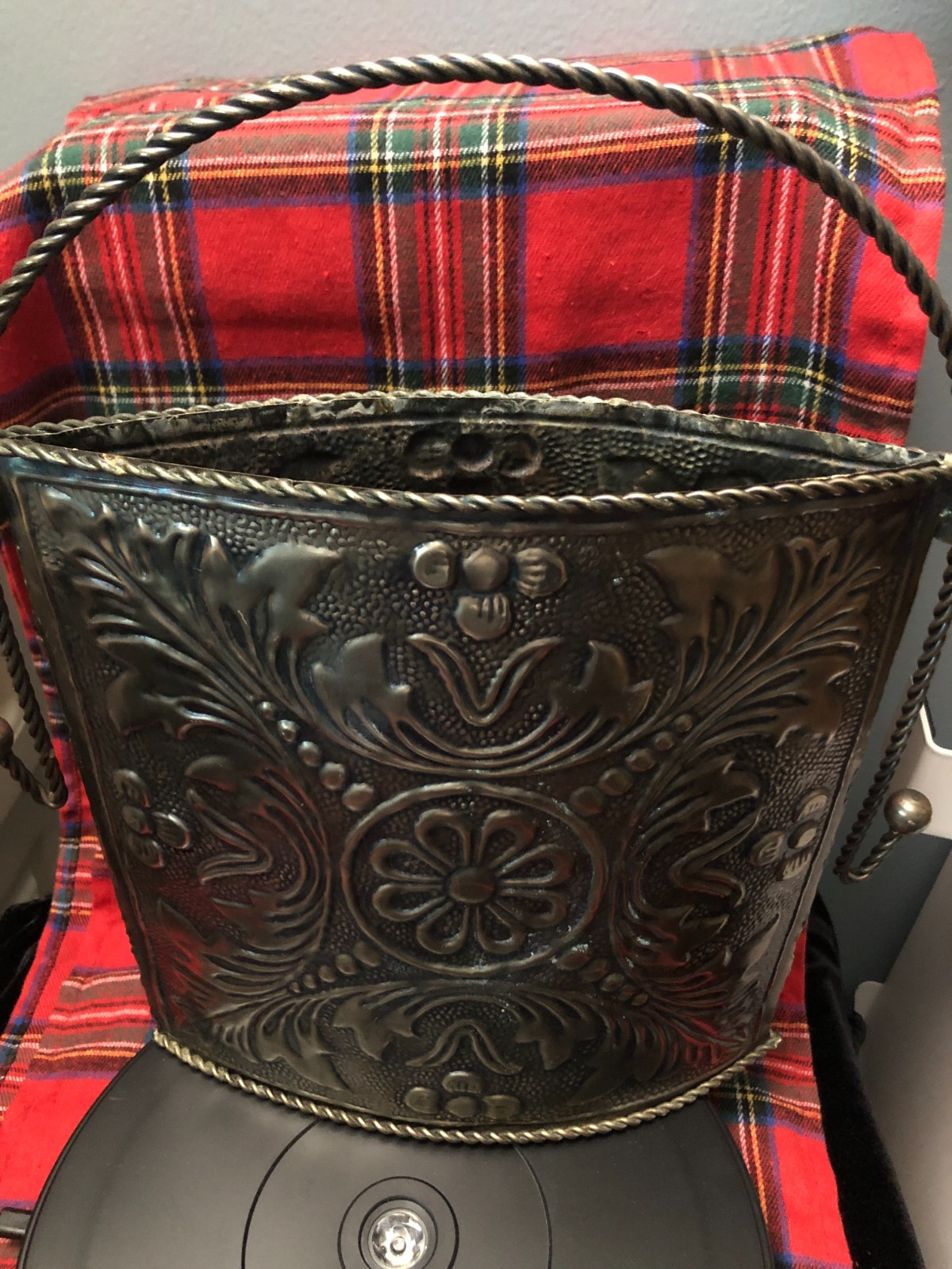 Decorative Tin Pewter /Silver Colored Flower Wall Hanging Pocket Basket