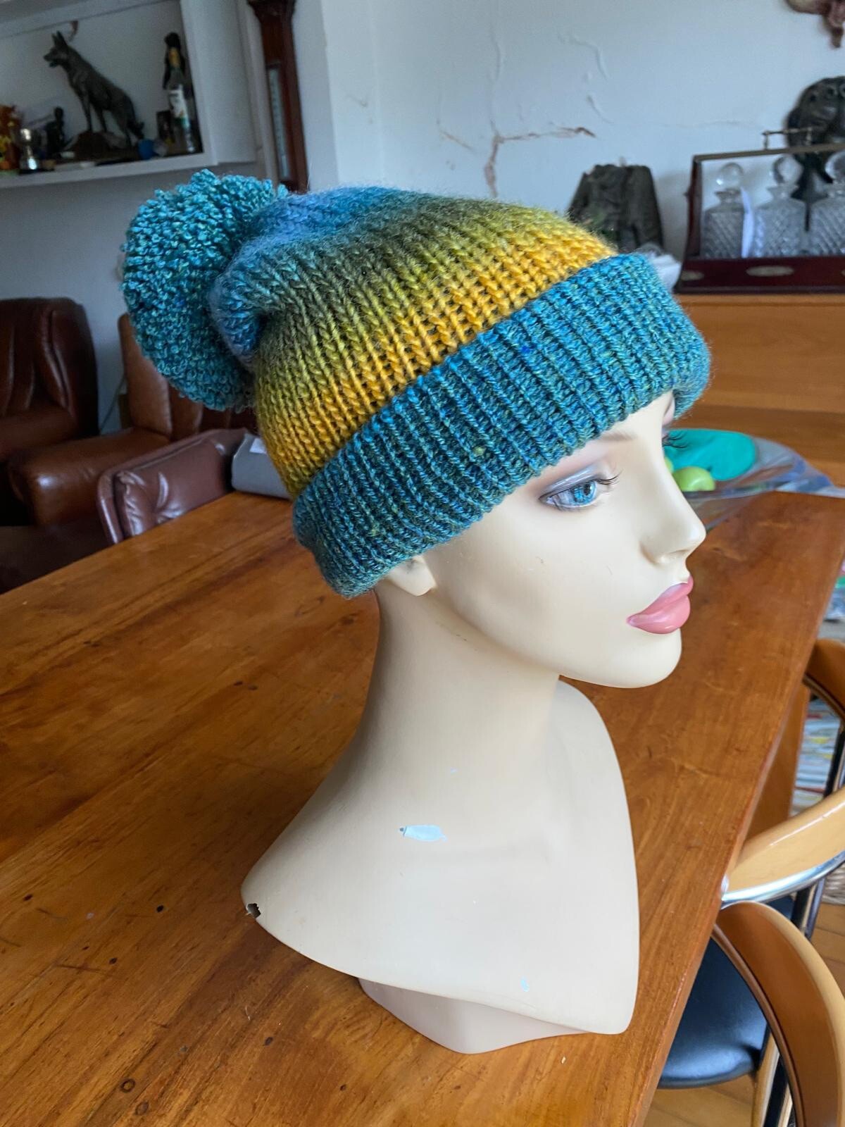 SHADES OF GREEN BLUE YELLOW STRETCH RIBBED KNIT BOBBLE HAT BEANNIE WINTER HAT