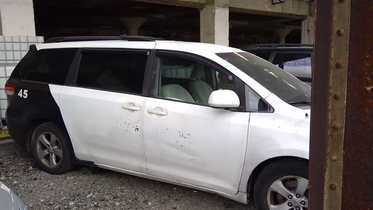 Chassis ECM Multiplex Network Left Hand Dash Fits 11-12 SIENNA 1585336
