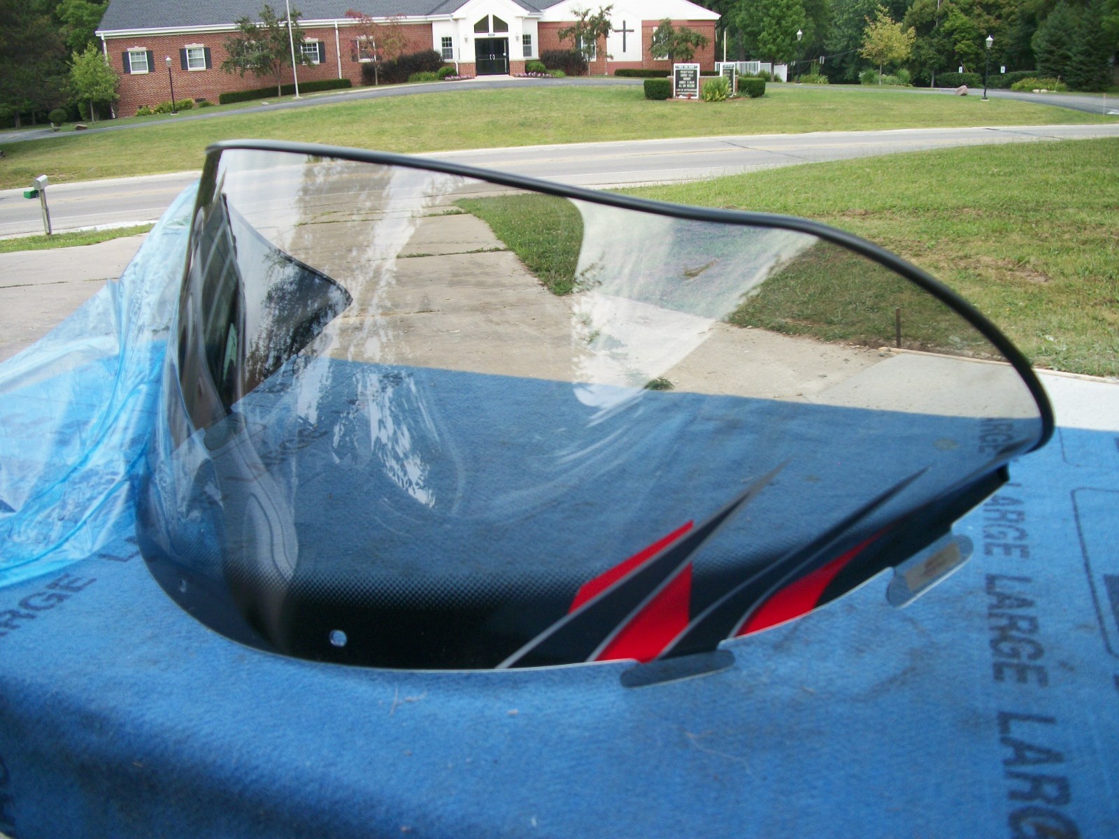 POLARIS EDGE LOW 11" SMOKED FLARED WINDSHIELD WITH GRAPHICS 5434988