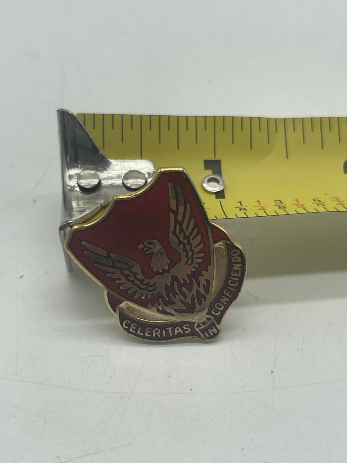 U.S. Military Army 39th Field Artillery Regiment Crest Pin CELERITAS CONFICIENDO