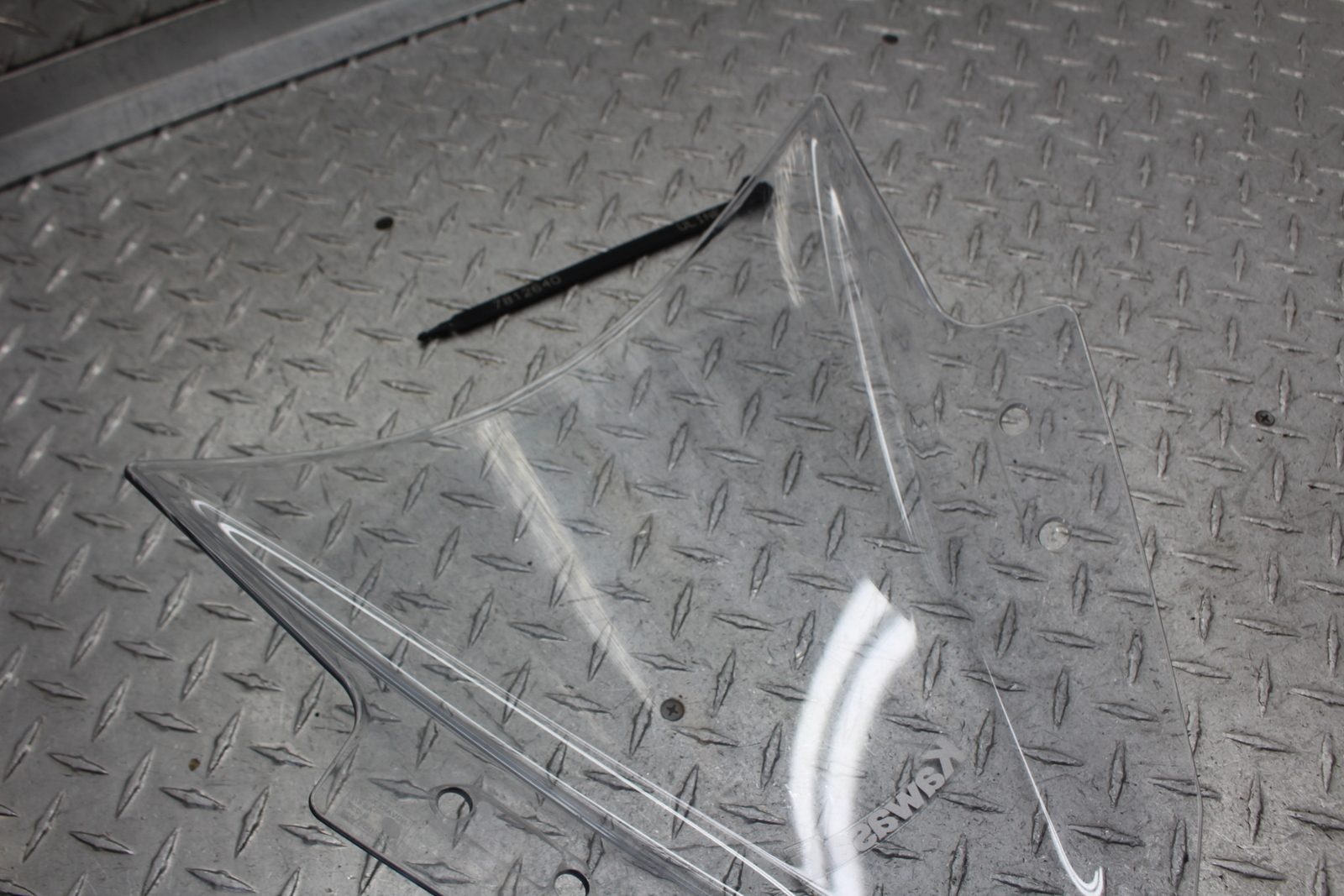 2013 (13) KAWASAKI EX300B ABS OEM FRONT WINDSHIELD WINDSCREEN